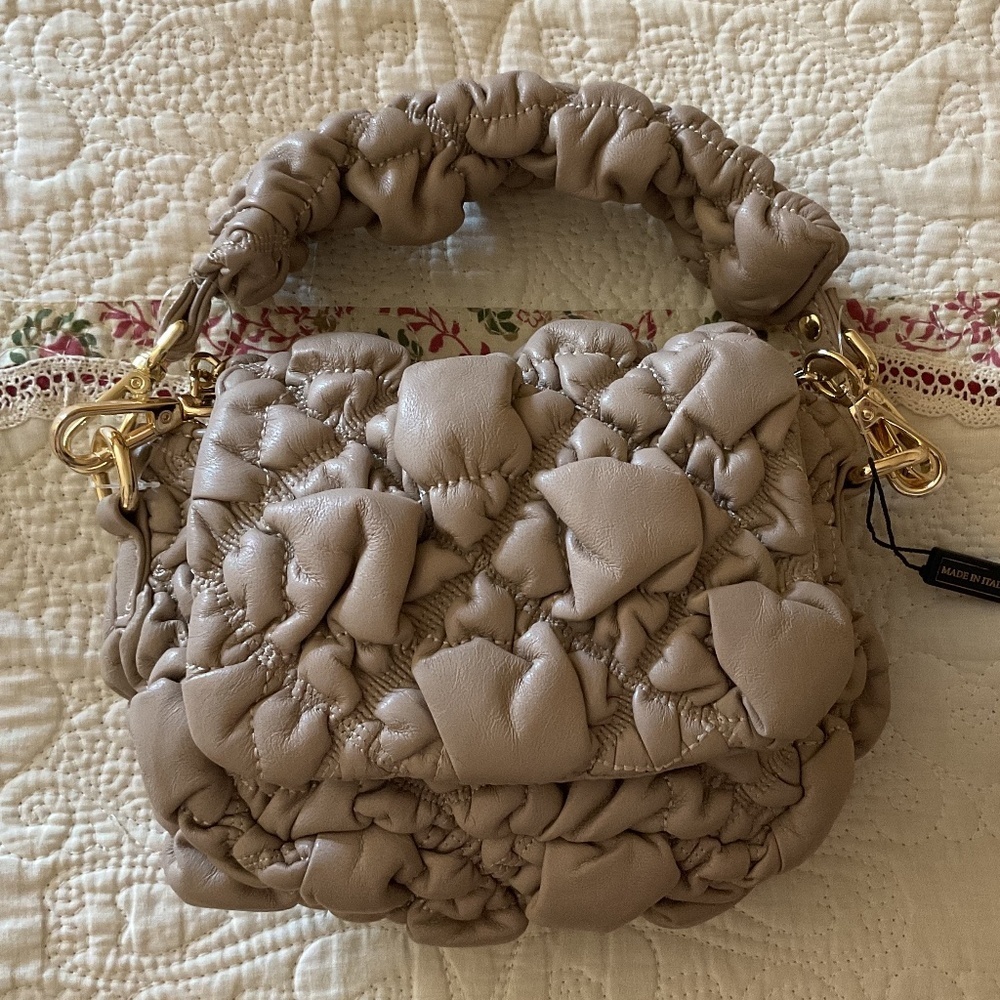 NWT LA VIA Made In Italy Leather Puffed Crossbody With Chain Detail - Picture 12 of 14
